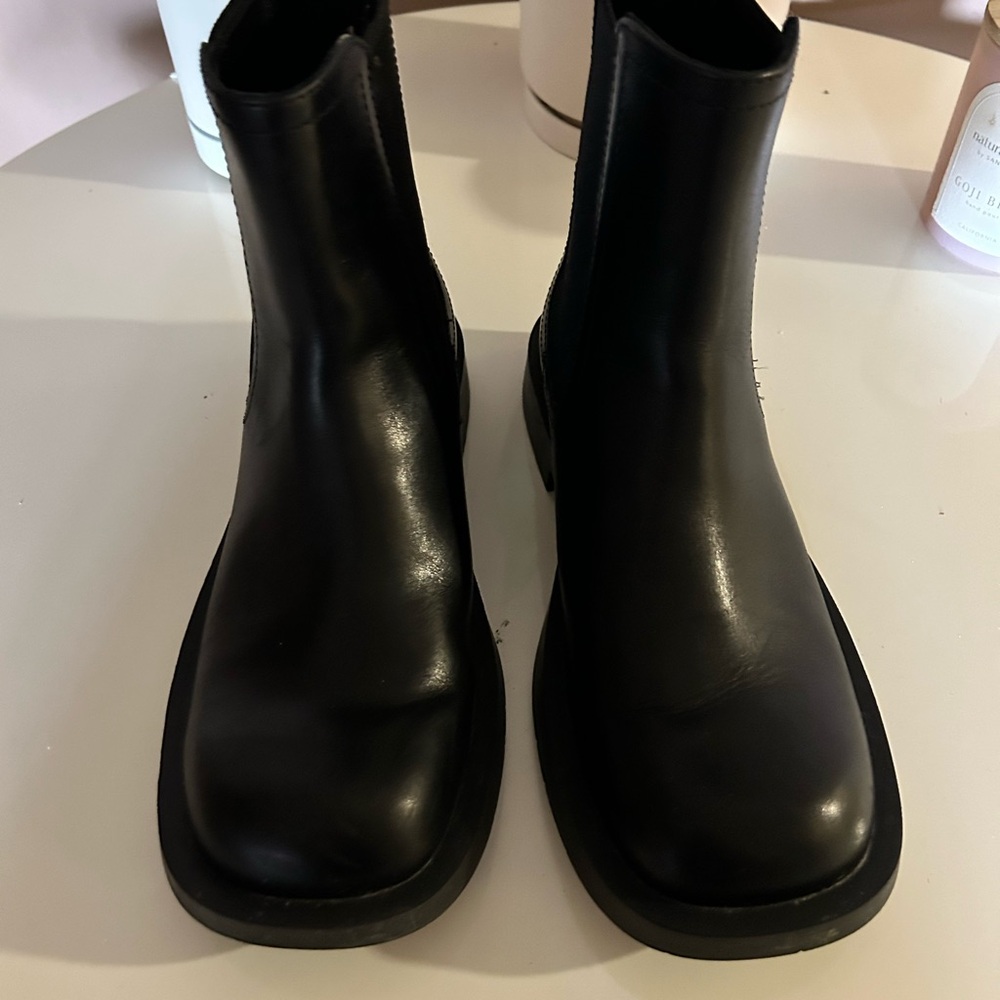 Camper women’s black size 39 leather boot
